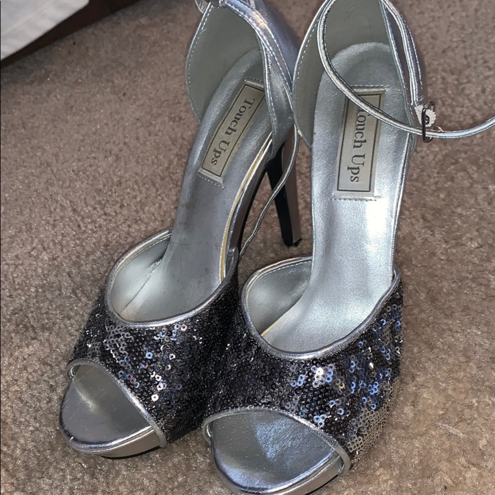Black/silver sequence touch heel